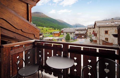Livigno Apartment | Apartment 'Chalet Picchio Trilocale' with Mountain View, Balcony and Wi-Fi