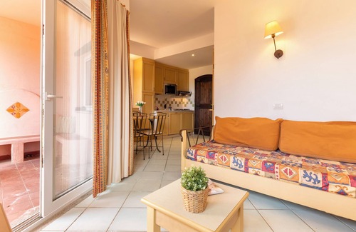 Canneddi Apartment | Apartment 'Costarossa 1514' with Sea View, Wi-Fi and Air Conditioning