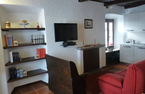Orta San Giulio Apartment | Apartment Cusius in Orta San Giulio on Lake Orta with parking and lake view