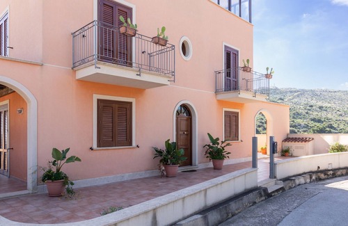 Custonaci Apartment | Apartment "Custonaci Due" with Balcony & Wi-Fi
