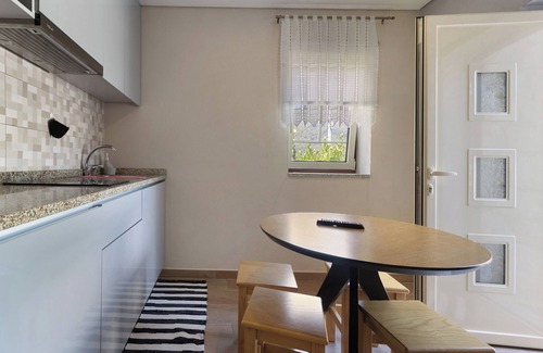 Vilar da Veiga Apartment | Apartment 'D' with Mountain View, Wi-Fi and Air Conditioning