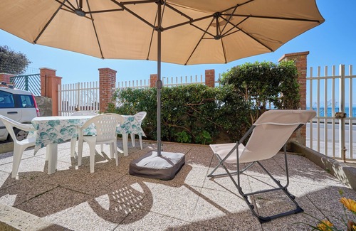Piombino Apartment | Apartment 'Da Nonna Tina Vistamare' with Sea View and Private Garden