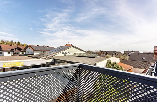 Bruckmuehl Apartment | Apartment 'Dachgeschosswohnung mit Terrasse' with Balcony and Wi-Fi