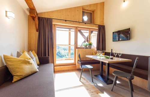 Fie allo Sciliar Apartment | Apartment "Daimlhof Ferienwohnung Lärchenzweig" with Mountain View, Garden, Balcony & Wi-Fi