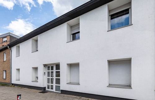 Duisburg Sud Apartment | Apartment 'Deluxe Apartement Mit Terrasse' with Shared Terrace and Wi-Fi