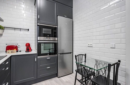 Cimadevilla Apartment | Apartment 'Diecinueve Treinta' with Private Terrace and Wi-Fi