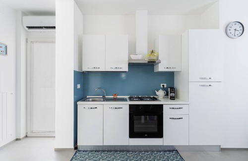 Corsano Apartment | Apartment 'Dimora Conchiglie' with Private Terrace, Wi-Fi and Air Conditioning