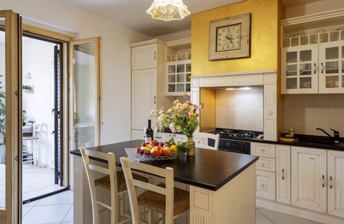 Pozzo Faceto Apartment | Apartment "Dimora di Luce" with Sea View, Garden & Wi-Fi