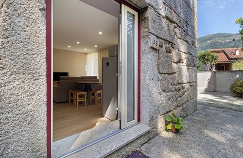 Vilar da Veiga Apartment | Apartment 'E' with Mountain View, Wi-Fi and Air Conditioning