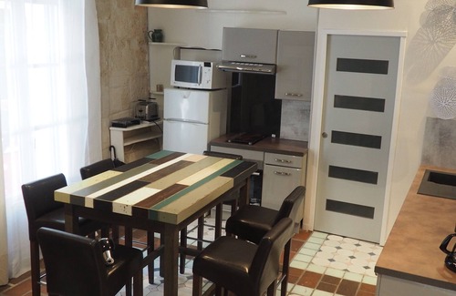 Ecusson Apartment | Apartment Ecusson Center historique Large 3 rooms in a 13th century building