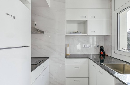 L'Escala Apartment | Apartment 'El Refugi' with Sea View, Wi-Fi and Air Conditioning