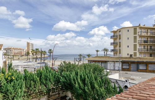 L'Escala Apartment | Apartment 'El Refugi' with Sea View, Wi-Fi and Air Conditioning