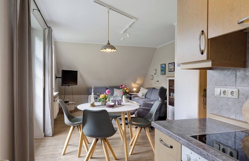 Nordstrand Apartment | Apartment 'Elke Volkerts' with Private Terrace and Shared Garden