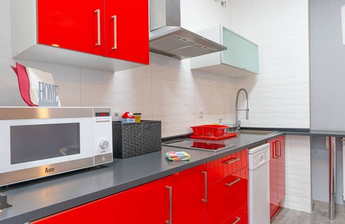 Leon Apartment | Apartment 'Entrevías Lodging' with Balcony and Wi-Fi
