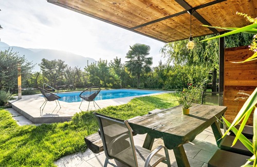 Lana Apartment | Apartment 'Erlengut Meran' with Mountain View, Shared Pool and Wi-Fi