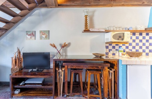 Braojos Apartment | Apartment 'Alojamiento Taurus' with Balcony and Wi-Fi