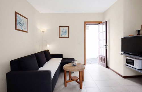Puerto Naos Apartment | Apartment 'Moijama 2' with Sea View, Shared Pool and Wi-Fi