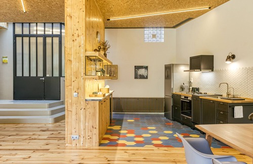 Terrades Apartment | Apartment "Espai Temps - Art Home" with Mountain View, Wi-Fi and Air Conditioning