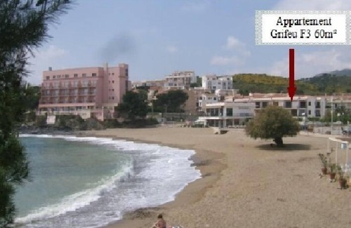 Llanca Apartment | Apartment facing the sea