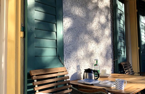 Hohenaschau im Chiemgau Apartment | Apartment 'Ferienwohnung Im Burghotel' with Mountain View, Balcony and Wi-Fi