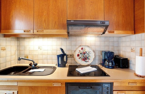 Mittenwald Apartment | Apartment 'Felsenroserl Nr 4' with Mountain View, Shared Garden and Wi-Fi