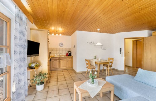 Hohenstein Apartment | Apartment 'Ferienhaus Toni Wiesenstube' with Private Terrace, Shared Garden and Wi-Fi
