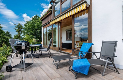Waging am See Apartment | Apartment 'Ferienwohnung Köberich' with Mountain View, Private Terrace and Wi-Fi