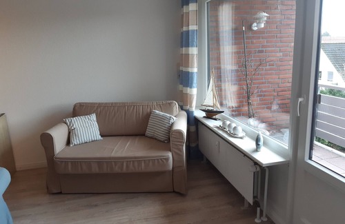Eckernfoerde Apartment | Apartment 'Ferienwohnung Oelstorf' with Balcony and Wi-Fi