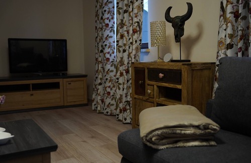 Eckersdorf Apartment | Apartment 'Ferienwohnung Zum Lausbub' with Wi-Fi