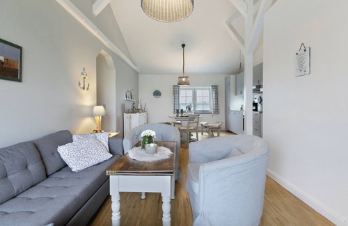 Sonke-Nissen-Koog Apartment | Apartment 'Ferienwohnung Marschblick' with Private Terrace, Shared Garden and Wi-Fi