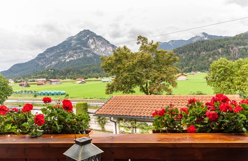 Farchant Apartment | Apartment 'Ferienwohnung Reschberg' with Mountain View, Balcony and Wi-Fi