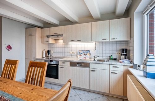 Hallig Langeneß Apartment | Apartment 'Ferienwohnung Sylt' with Sea View, Shared Terrace and Wi-Fi