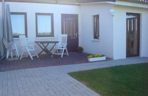 Rabenkirchen-Faulueck Apartment | Apartment 'Ferienwohnung Alte Bäckerei Am Eck' with Private Terrace, Shared Garden and Wi-Fi