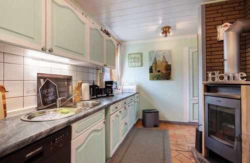 Lensahn Apartment | Apartment 'Ferienwohnung Heimathafen' with Private Terrace and Wi-Fi