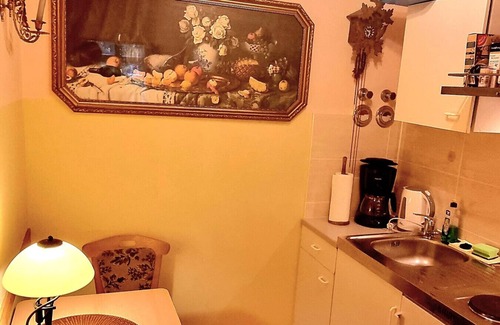 Babelsberg Nord Apartment | Apartment 'Ferienwohnung Romantika I, 45 Qm' with Shared Pool, Shared Garden and Wi-Fi