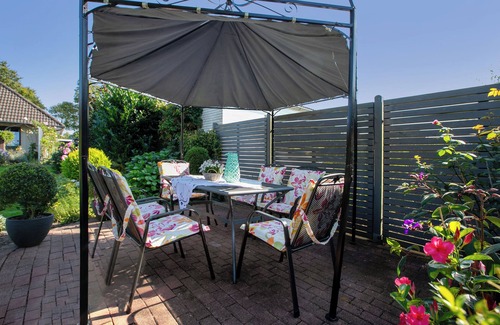 Viol Apartment | Apartment 'Ferienwohnung Marita Carstensen' with Shared Terrace, Shared Garden and Wi-Fi