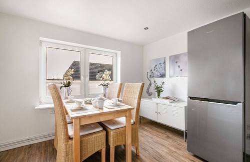 Viol Apartment | Apartment 'Ferienwohnung Stilvoll' with Private Garden, Balcony and Wi-Fi