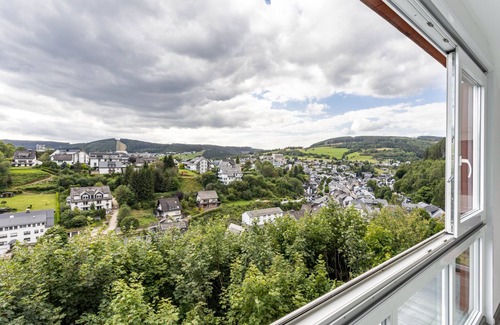 Ortsmitte Apartment | Apartment 'Fewo 3' with wintergarden and Wi-Fi