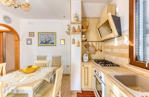 Torre Vado Apartment | Apartment 'Filomena 1' with Private Terrace and Air Conditioning