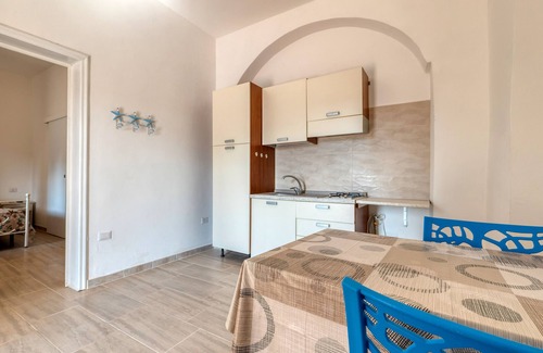 Torre Lapillo Apartment | Apartment 'Florence - Bilocale 2' with Private Terrace, Wi-Fi and Air Conditioning