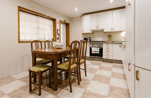 Creixomil House | Apartment for families in the city with terrace, WiFi, air conditioning, etc.