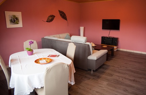 Glanbrucken Apartment | Apartment for up to 6 people with a view of the trolley route