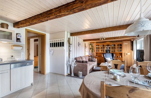 Westerholz Apartment | Apartment 'Fördehof Petersen - Am Wald' with Sea View, Shared Terrace and Wi-Fi