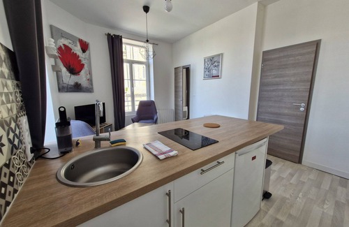 Douvres-la-Delivrande Apartment | Apartment Basilique VII city center view