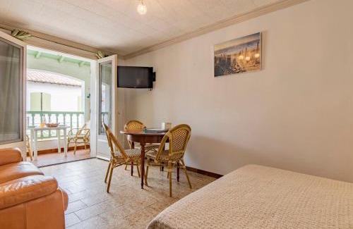 Saintes-Maries-de-la-Mer Apartment | Apartment Le Soleil Camarguais-2 by Interhome