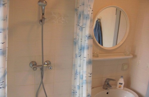 Langeneß Apartment | Apartment 'Friesenblau' with Sea View, Shared Terrace and Wi-Fi