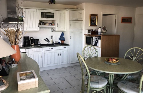 Etel Apartment | Apartment full of charm, at the foot of a stretch of sea water, close to shops.