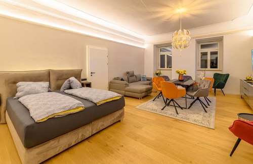 Gmuend in Kaernten Apartment | Apartment "Gasthof Alte Post - Top 4 Commodore" with Mountain View & Wi-Fi