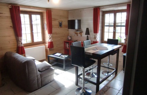 Termignon Apartment | Apartment 'Gîte Val-cenisnLa Gelinotte Cosy' with Wi-Fi