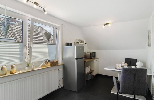 Zetel Apartment | Apartment 'Goesmann' with Private Terrace and Wi-Fi